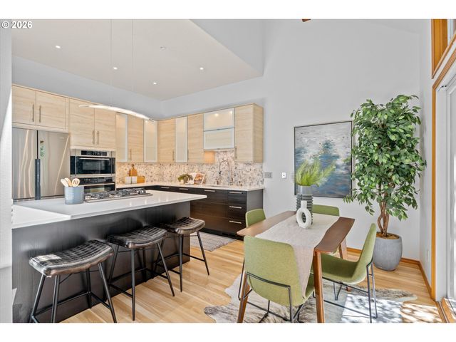 3484 DEVONSHIRE Dr, Lake Oswego, OR 97035