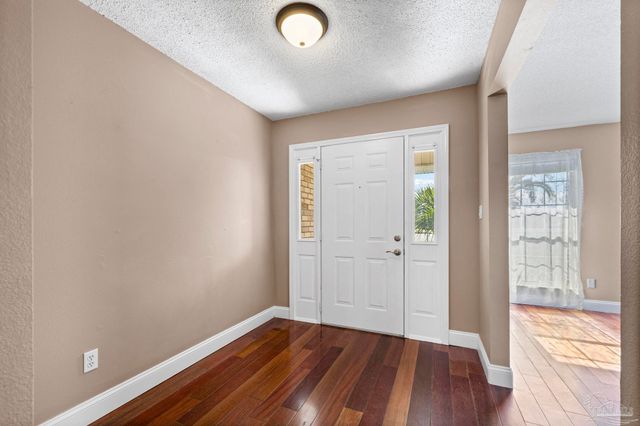 404 Shorewood Cir, Pensacola, FL 32507