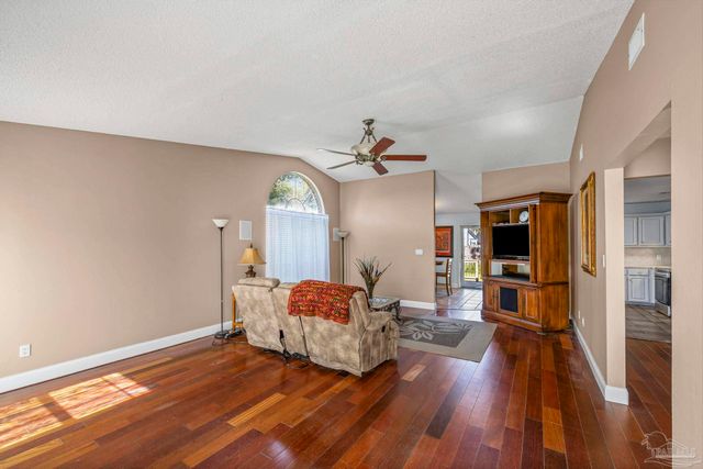 404 Shorewood Cir, Pensacola, FL 32507