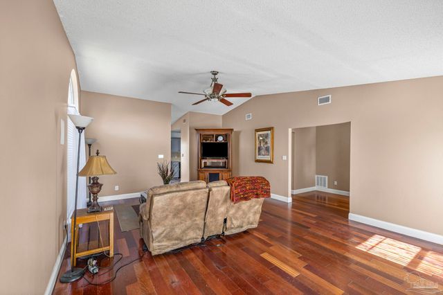 404 Shorewood Cir, Pensacola, FL 32507