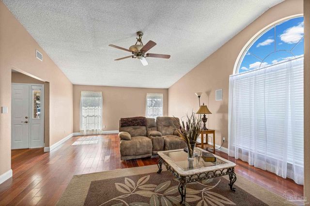 404 Shorewood Cir, Pensacola, FL 32507