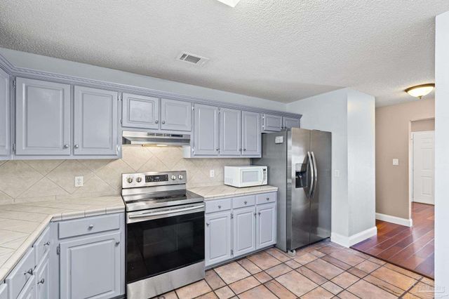 404 Shorewood Cir, Pensacola, FL 32507