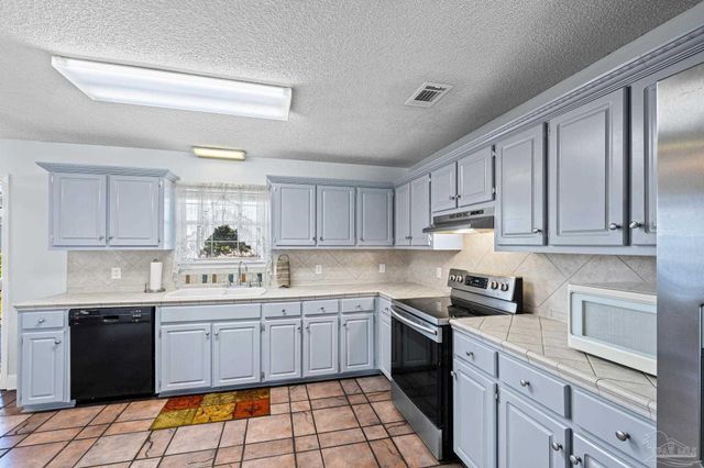 404 Shorewood Cir, Pensacola, FL 32507