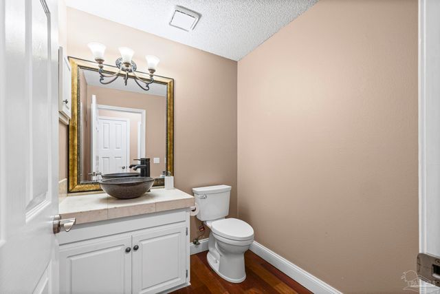 404 Shorewood Cir, Pensacola, FL 32507