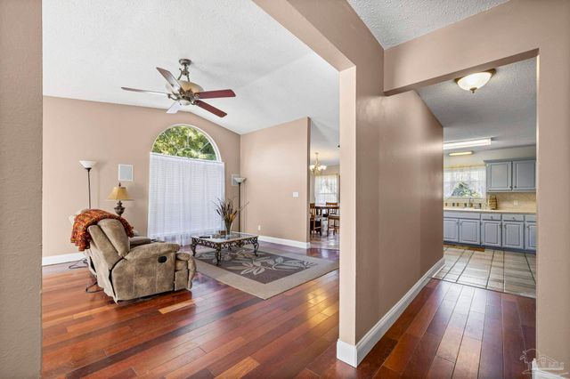 404 Shorewood Cir, Pensacola, FL 32507