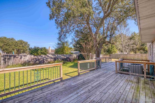404 Shorewood Cir, Pensacola, FL 32507