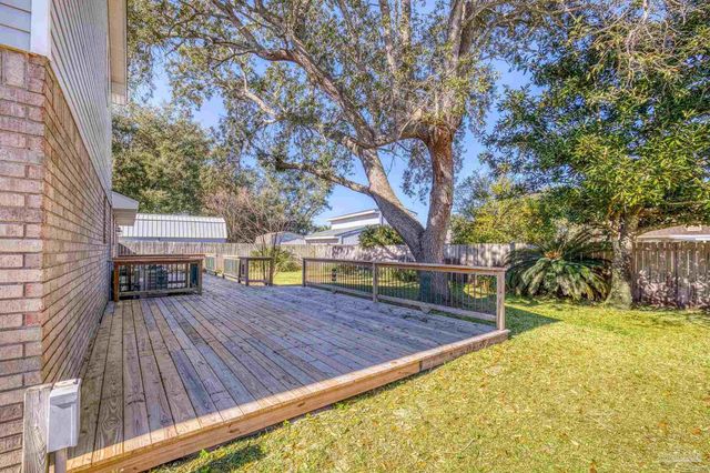 404 Shorewood Cir, Pensacola, FL 32507