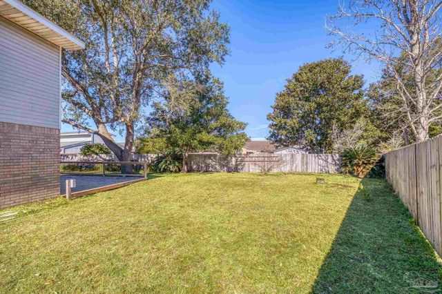 404 Shorewood Cir, Pensacola, FL 32507