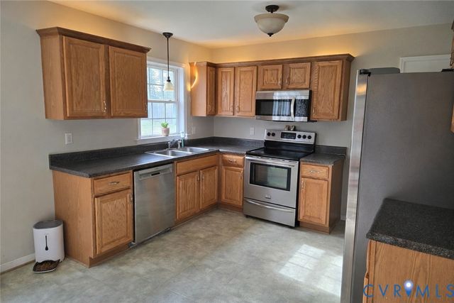9370 Deerlake Dr, New Kent, VA 23124