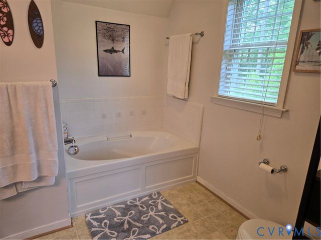 9370 Deerlake Dr, New Kent, VA 23124