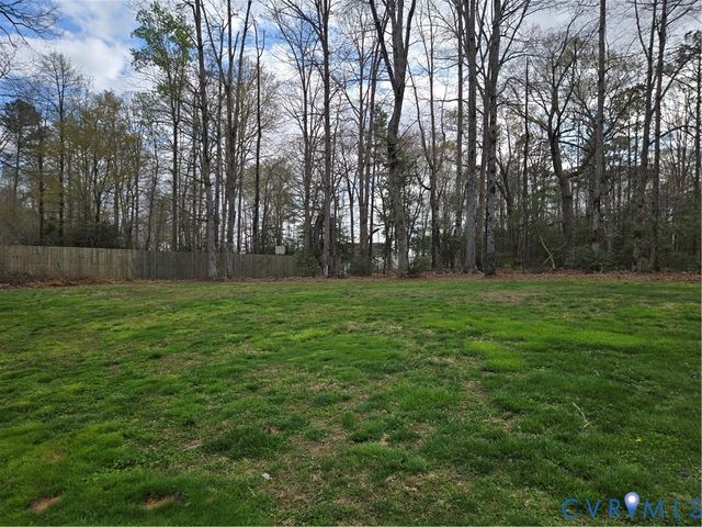 9370 Deerlake Dr, New Kent, VA 23124