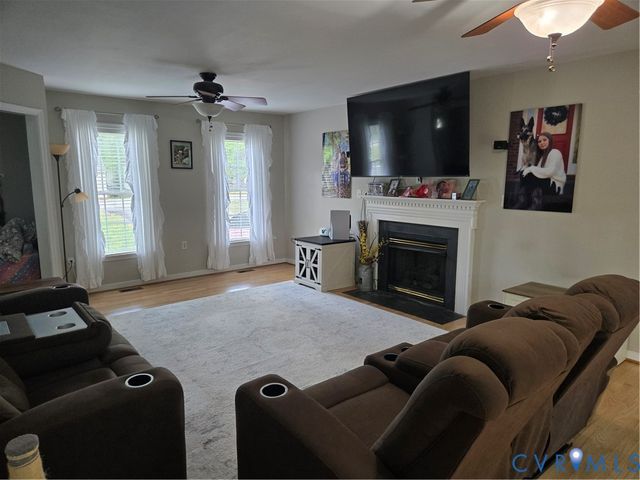9370 Deerlake Dr, New Kent, VA 23124