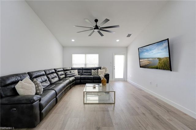 2822 NW 7th TER, Cape Coral, FL 33993