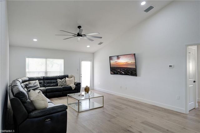 2822 NW 7th TER, Cape Coral, FL 33993