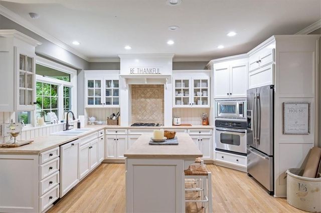 11345 Granada Court, Leawood, KS 66211