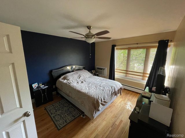 359 CONCORD PL APT 4, Bloomfield Charter Township, MI 48304