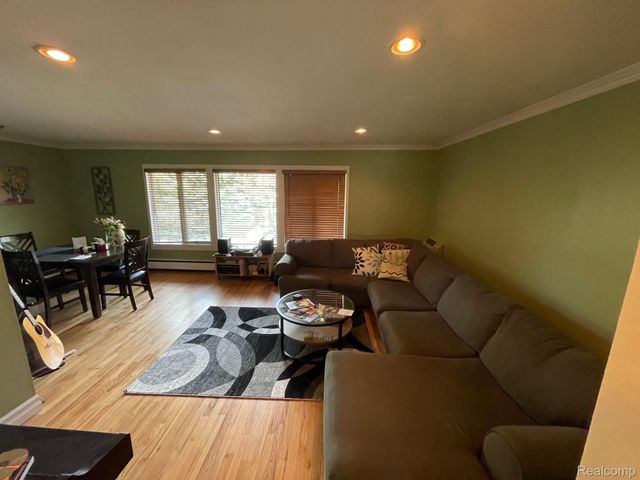 359 CONCORD PL APT 4, Bloomfield Charter Township, MI 48304