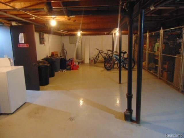 359 CONCORD PL APT 4, Bloomfield Charter Township, MI 48304