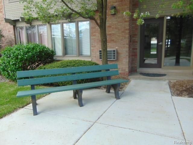 359 CONCORD PL APT 4, Bloomfield Charter Township, MI 48304