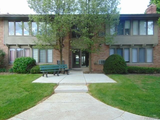 359 CONCORD PL APT 4, Bloomfield Charter Township, MI 48304