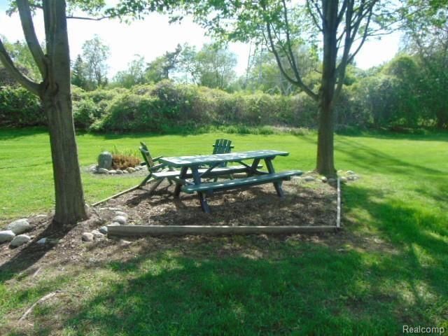 359 CONCORD PL APT 4, Bloomfield Charter Township, MI 48304