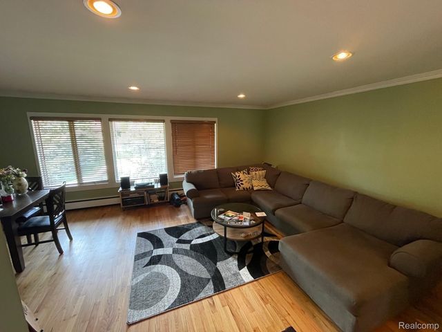 359 CONCORD PL APT 4, Bloomfield Charter Township, MI 48304