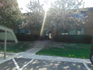 359 CONCORD PL APT 4, Bloomfield Charter Township, MI 48304