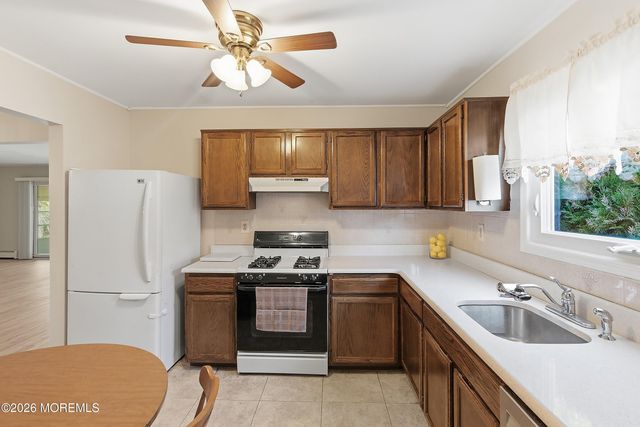 97 Selkirk Avenue, Toms River, NJ 08757