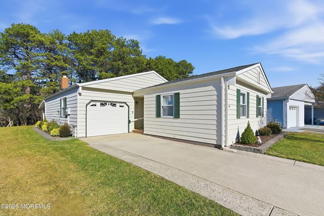 97 Selkirk Avenue, Toms River, NJ 08757