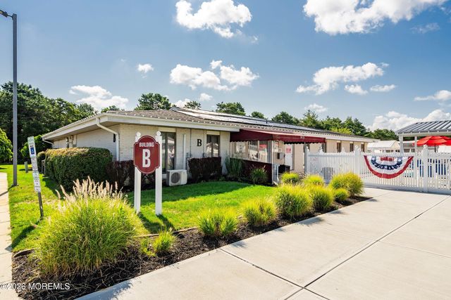 97 Selkirk Avenue, Toms River, NJ 08757