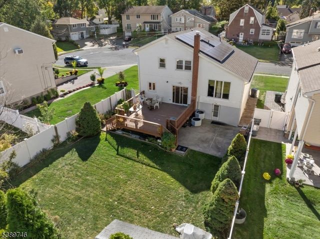 33 Coyne Ct, Bergenfield Boro, NJ 07621