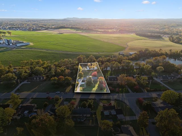 711 Warrior Dr, Murfreesboro, TN 37128