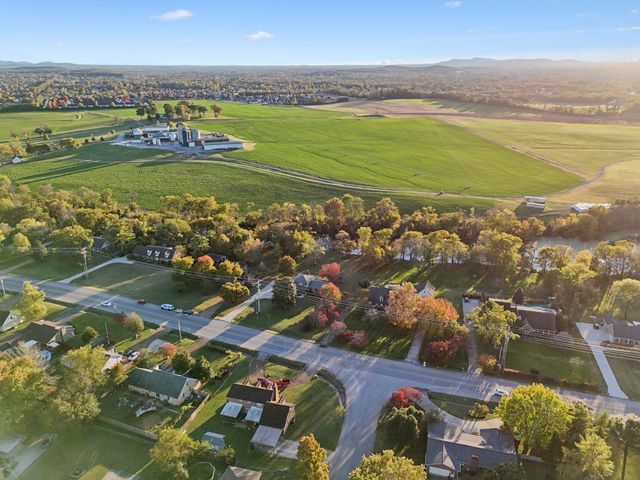 711 Warrior Dr, Murfreesboro, TN 37128