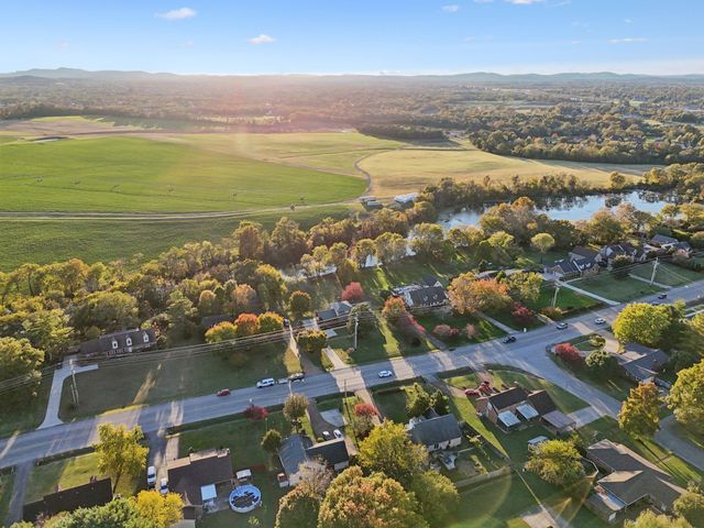 711 Warrior Dr, Murfreesboro, TN 37128