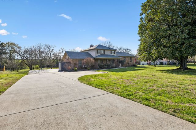 711 Warrior Dr, Murfreesboro, TN 37128