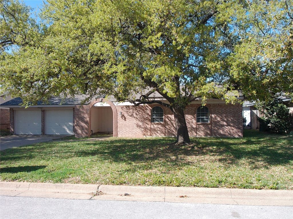 1713 Princeton Drive, Arlington, TX 76015