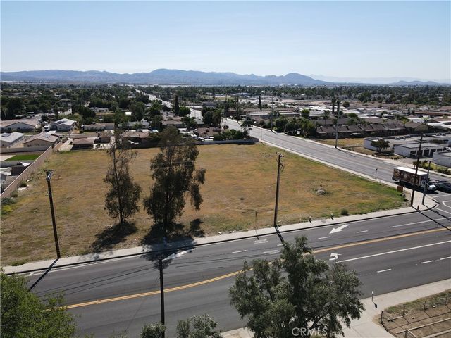 6909 Victoria Avenue F, Highland, CA 92346