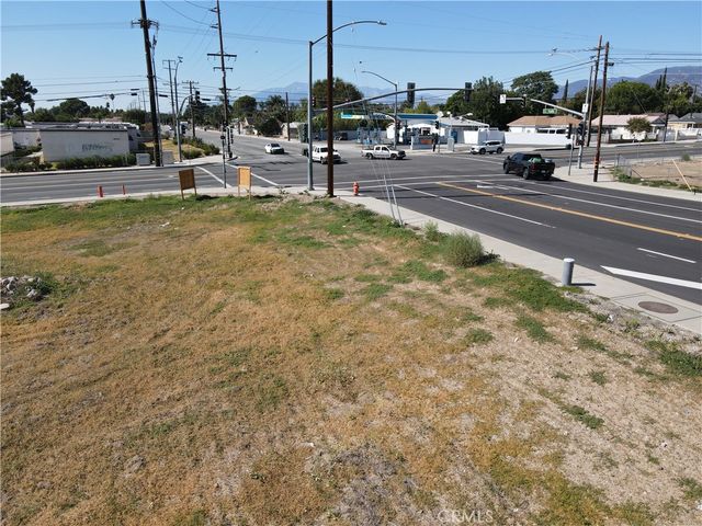 6909 Victoria Avenue F, Highland, CA 92346