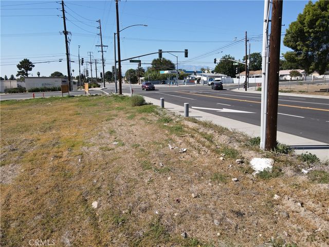 6909 Victoria Avenue F, Highland, CA 92346