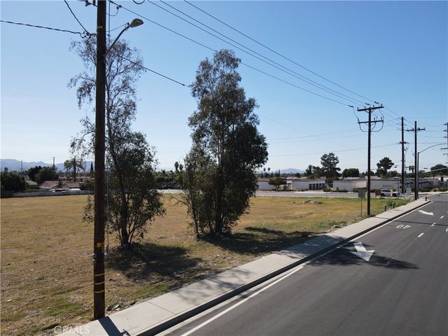 6909 Victoria Avenue F, Highland, CA 92346