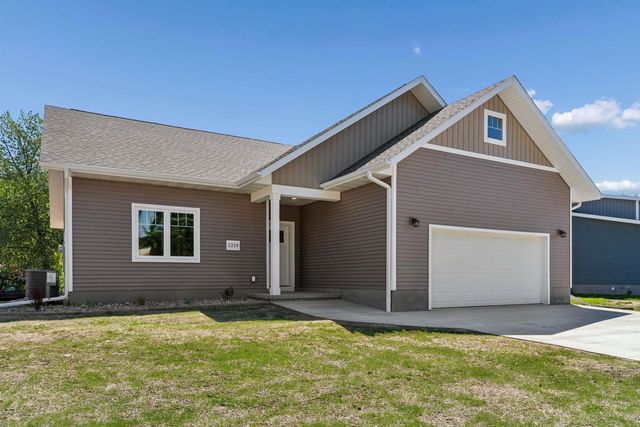 1219 W 7th Street, Waterloo, IA 50702