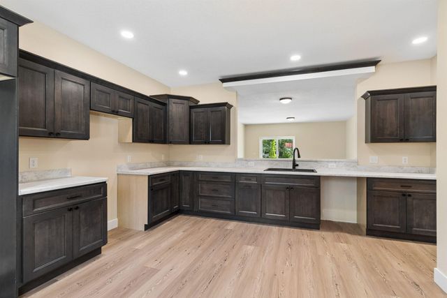 1219 W 7th Street, Waterloo, IA 50702