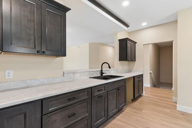 1219 W 7th Street, Waterloo, IA 50702