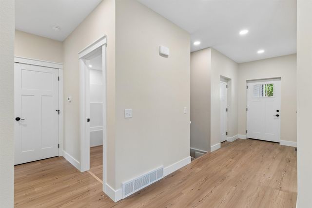 1219 W 7th Street, Waterloo, IA 50702