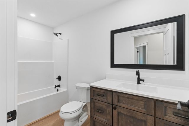 1219 W 7th Street, Waterloo, IA 50702