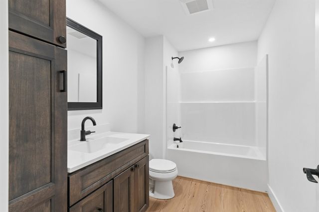 1219 W 7th Street, Waterloo, IA 50702