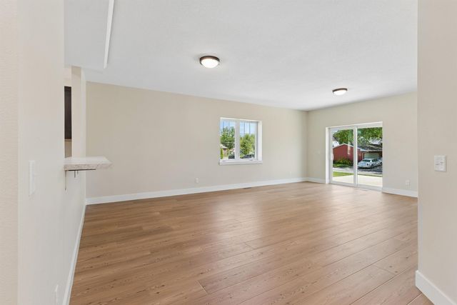 1219 W 7th Street, Waterloo, IA 50702