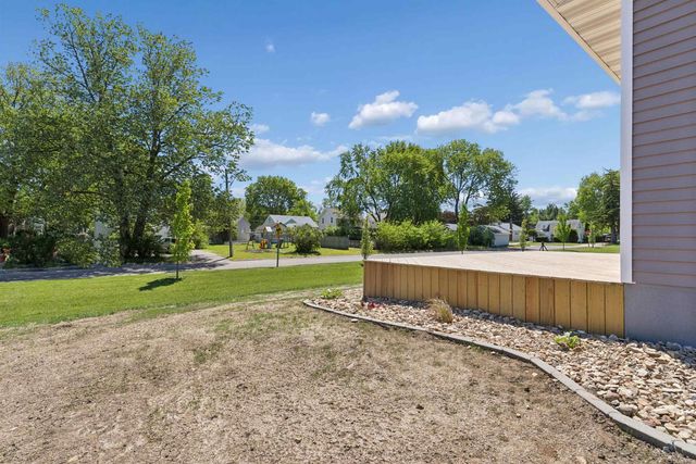 1219 W 7th Street, Waterloo, IA 50702