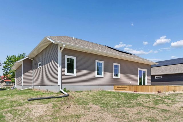 1219 W 7th Street, Waterloo, IA 50702