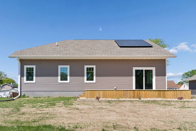 1219 W 7th Street, Waterloo, IA 50702